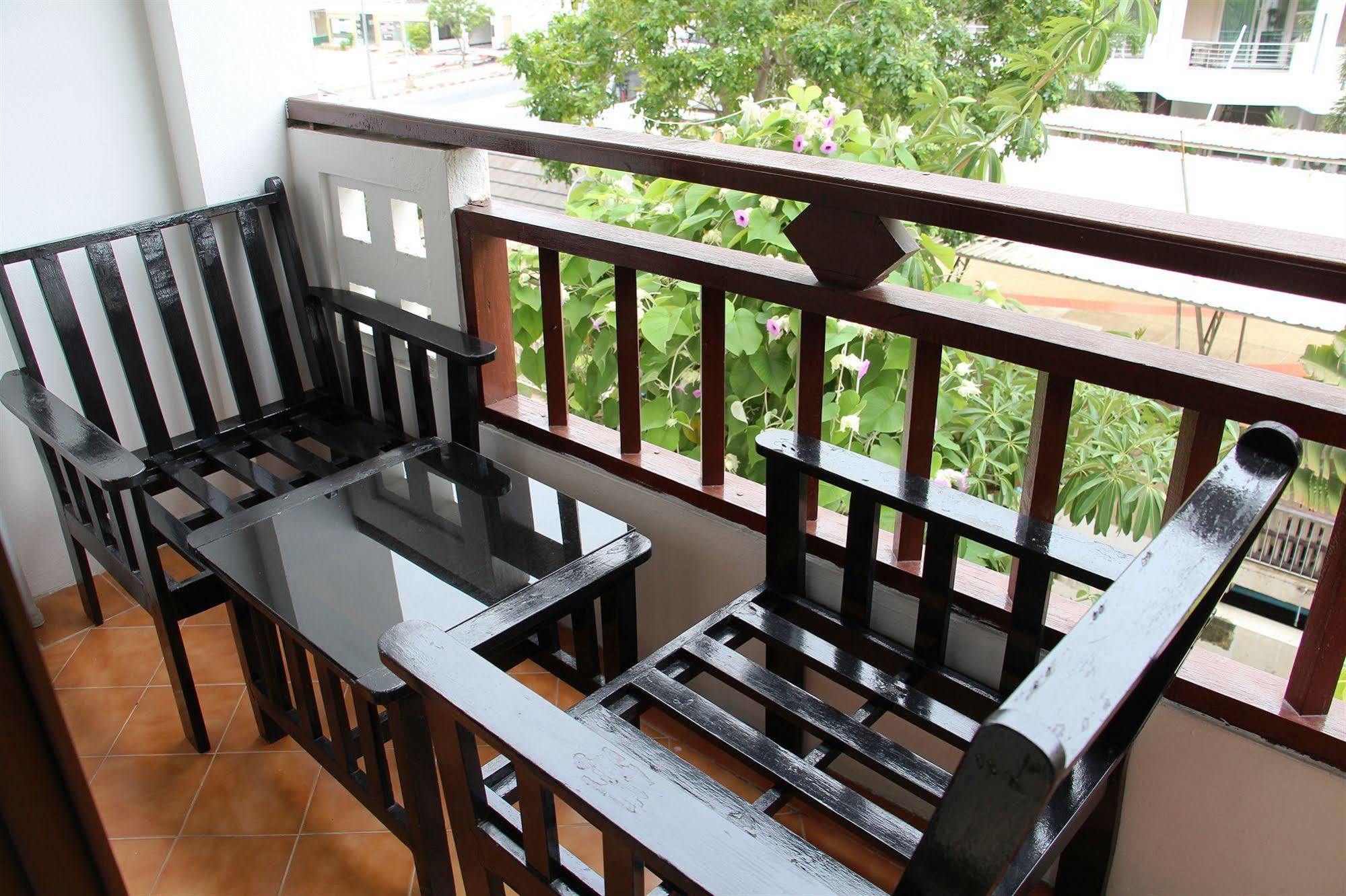 Jomtien Good Luck Apartment Ngoại thất bức ảnh